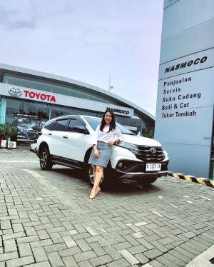 venny dewi sales toyota semarang