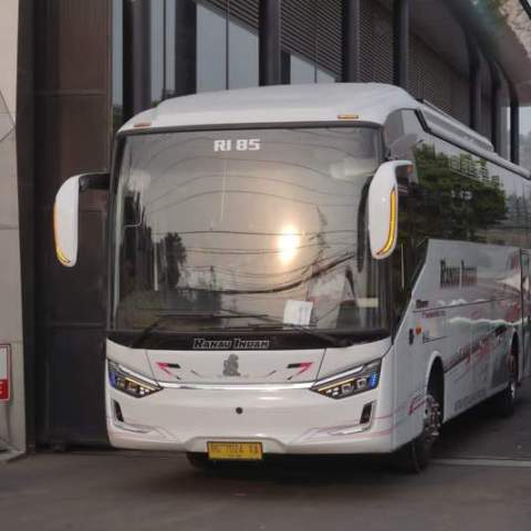 hino-bus-1